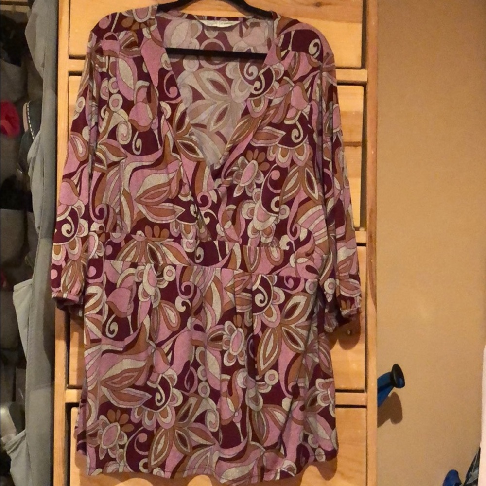 Three quarter sleeve top size 26/28